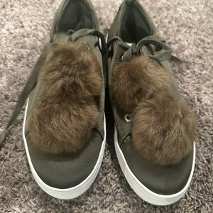 J/Slides women's POM POM casual flat white olive size 8.5 NO BOX
